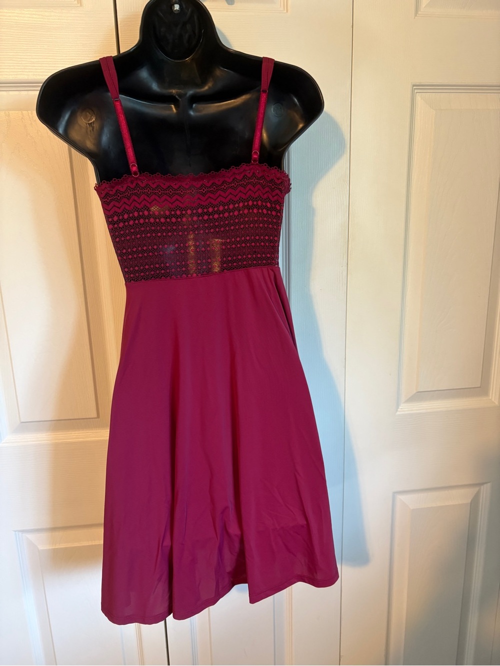 La Vie En Rose Sleeveless Twist-Front lingerie- Berry - Picture 3 of 4